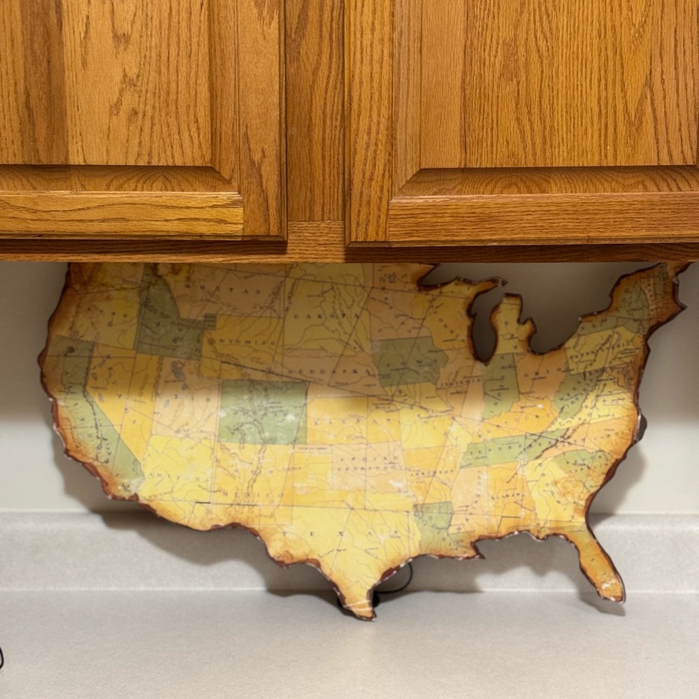 32x18” Vintage USA Metal Magnetic Map Wall Decor